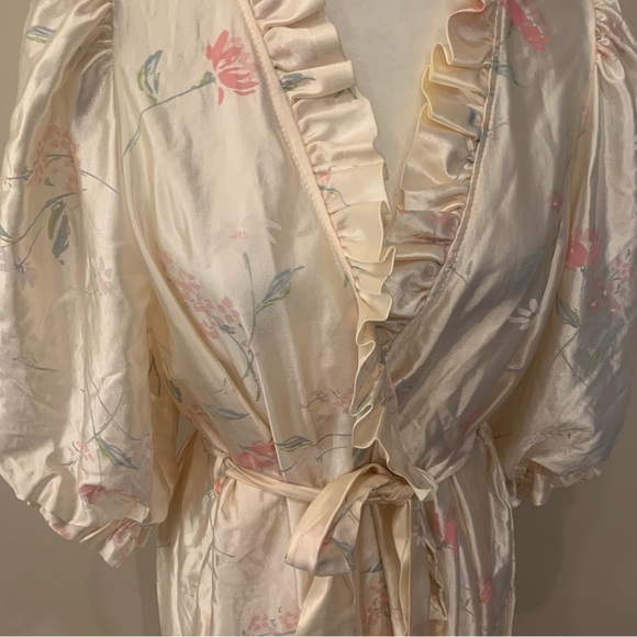 Vintage JC Penney Misses Robe Satin Floral Puff Sleeve Ruffle Trim Robe - Picture 6 of 16
